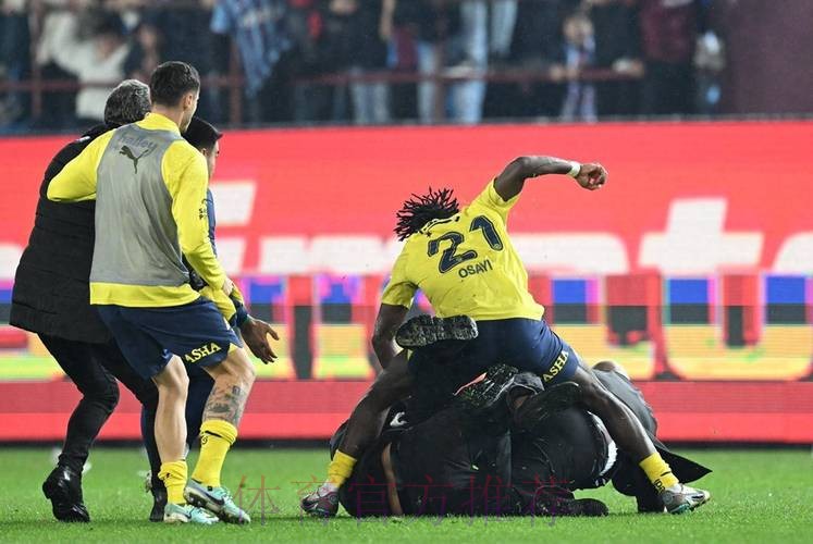 土耳其记者:费内巴切租借居勒尔的传闻并不属实 土耳其记者:费内巴切租借居勒尔的传闻并不属实